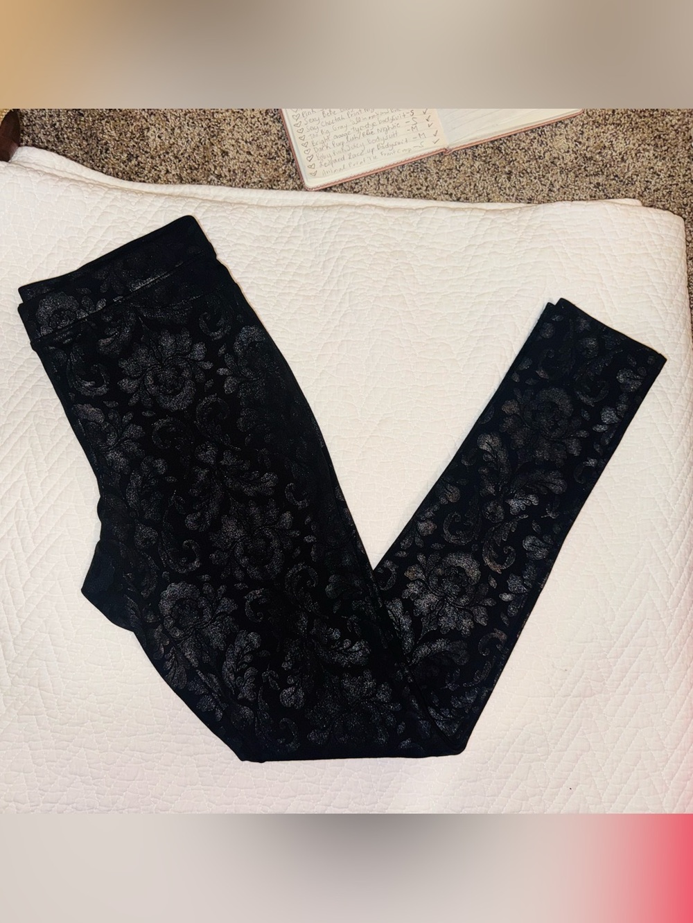 👑 NWOT Size Small HUE Black Jacquard Skinny Jeans